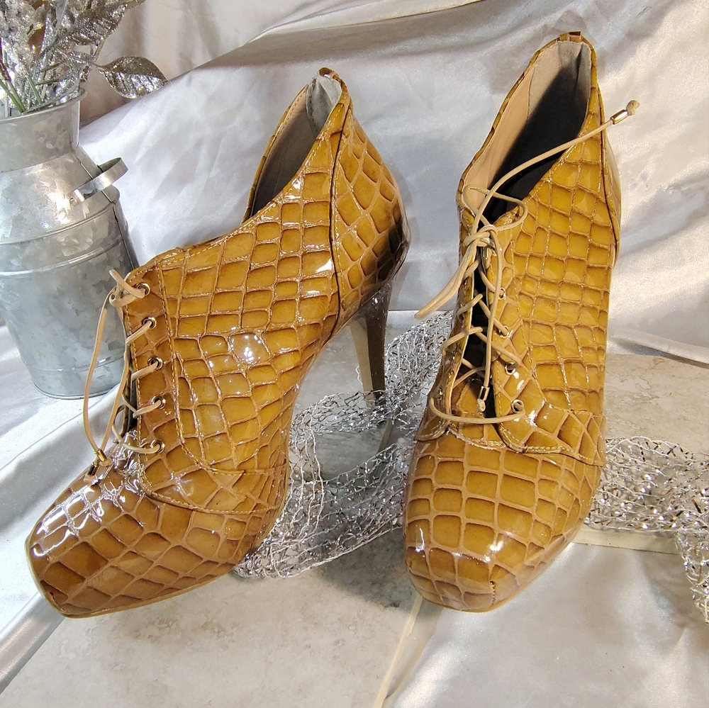 Miucha Shoes |  Reptile Print Tan | Size 8